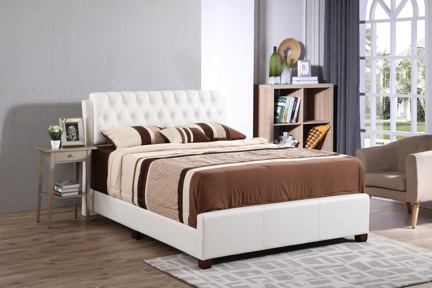 Contemporary White Queen Bed For Modern Rooms
