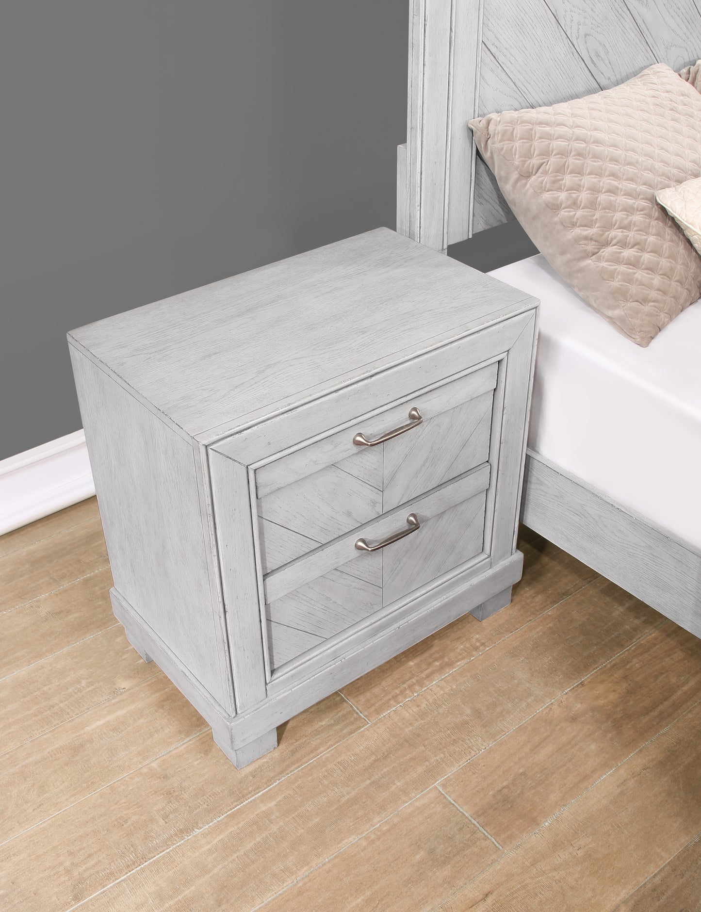 Montana - Nightstand - Pearl Silver