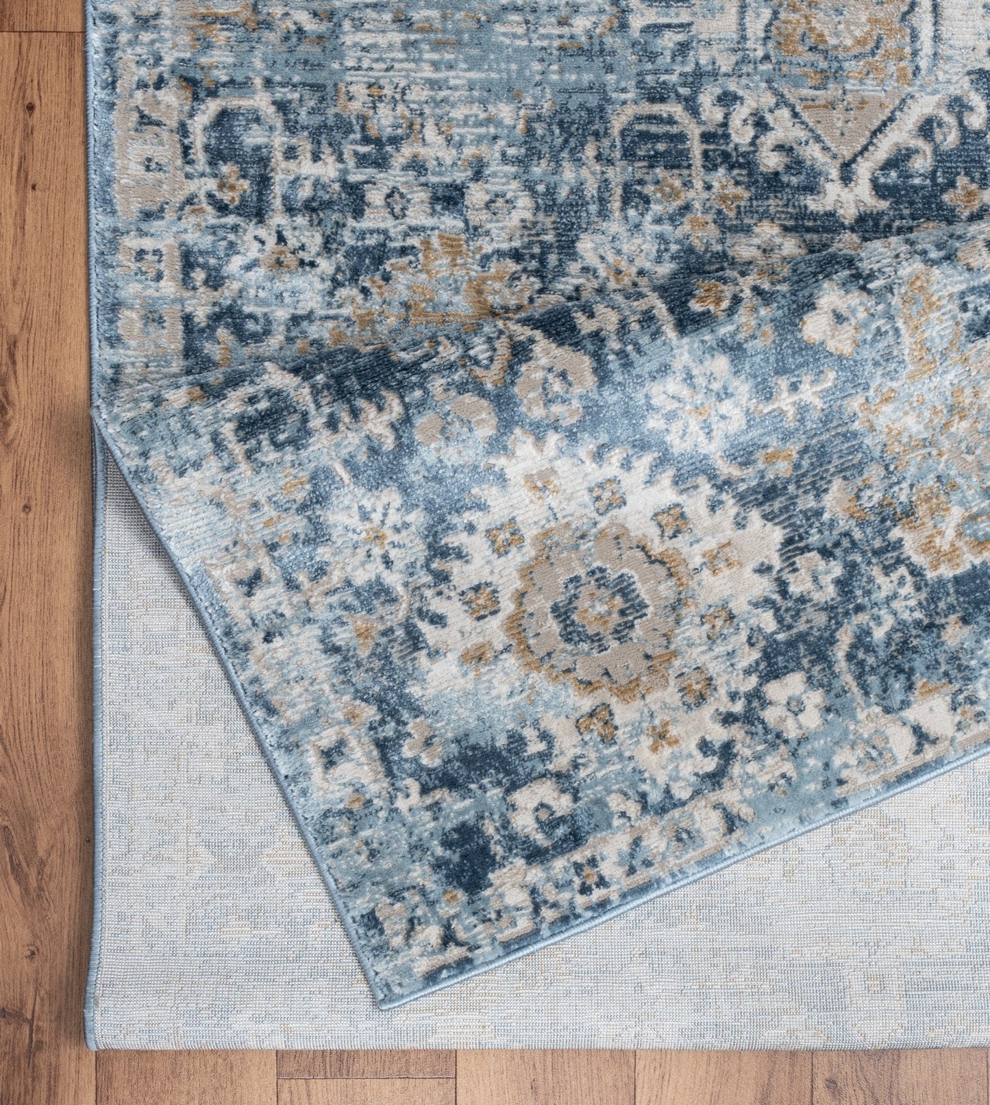Noble GC_GEN7005 Blue 5 ft. 3 in. x 7 ft. 3 in. Area Rug