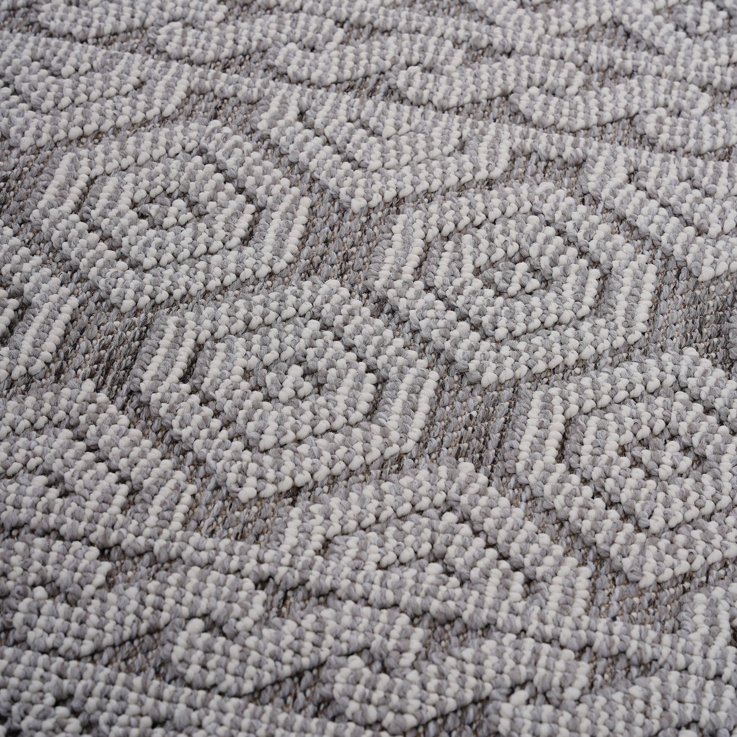 5X7 Grey/White /Geometric Indoor/Outdoor Area Rug