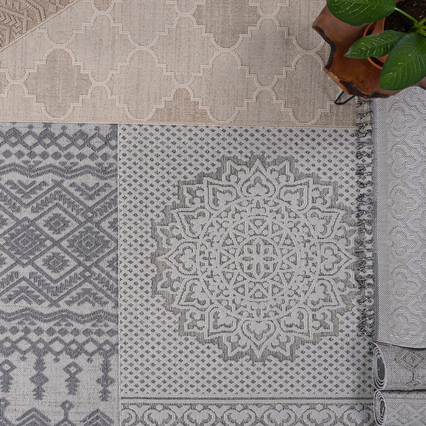 NAAR Guros Collection 5X7 Ivory /Trellis Indoor/Outdoor Area Rug