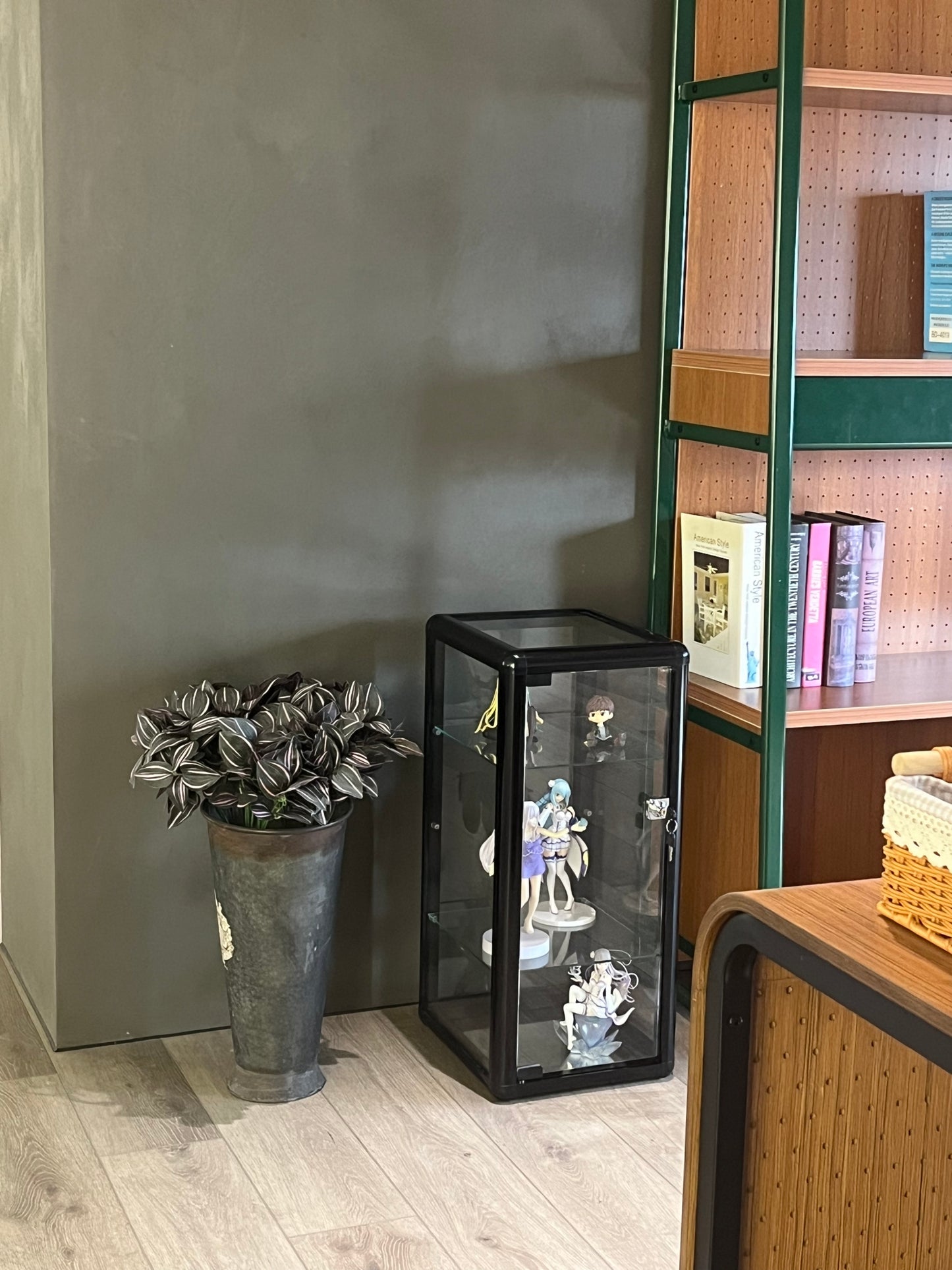 Tempered Glass Counter Top Display Showcase with Sliding Glass Door and Lock,Standard Aluminum Framing with Sliding Glass Door and Lock-display cabinet