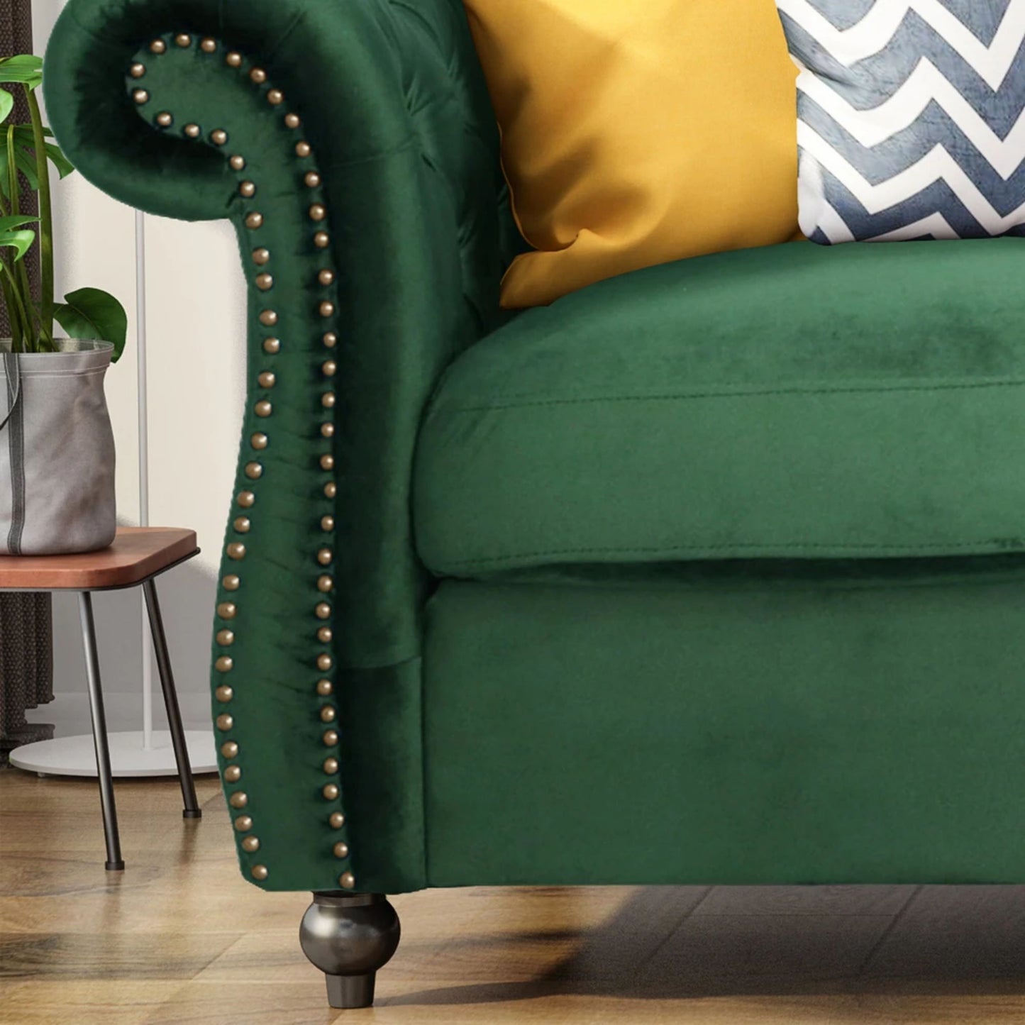 Durable 3-Seater Emerald Velvet Sofa, Combining Luxurious Comfort with Christmas Design, Perfect for Elegant Living Spaces, Featuring Plush Upholstery for Relaxation and a Touch of Sophisticated Style