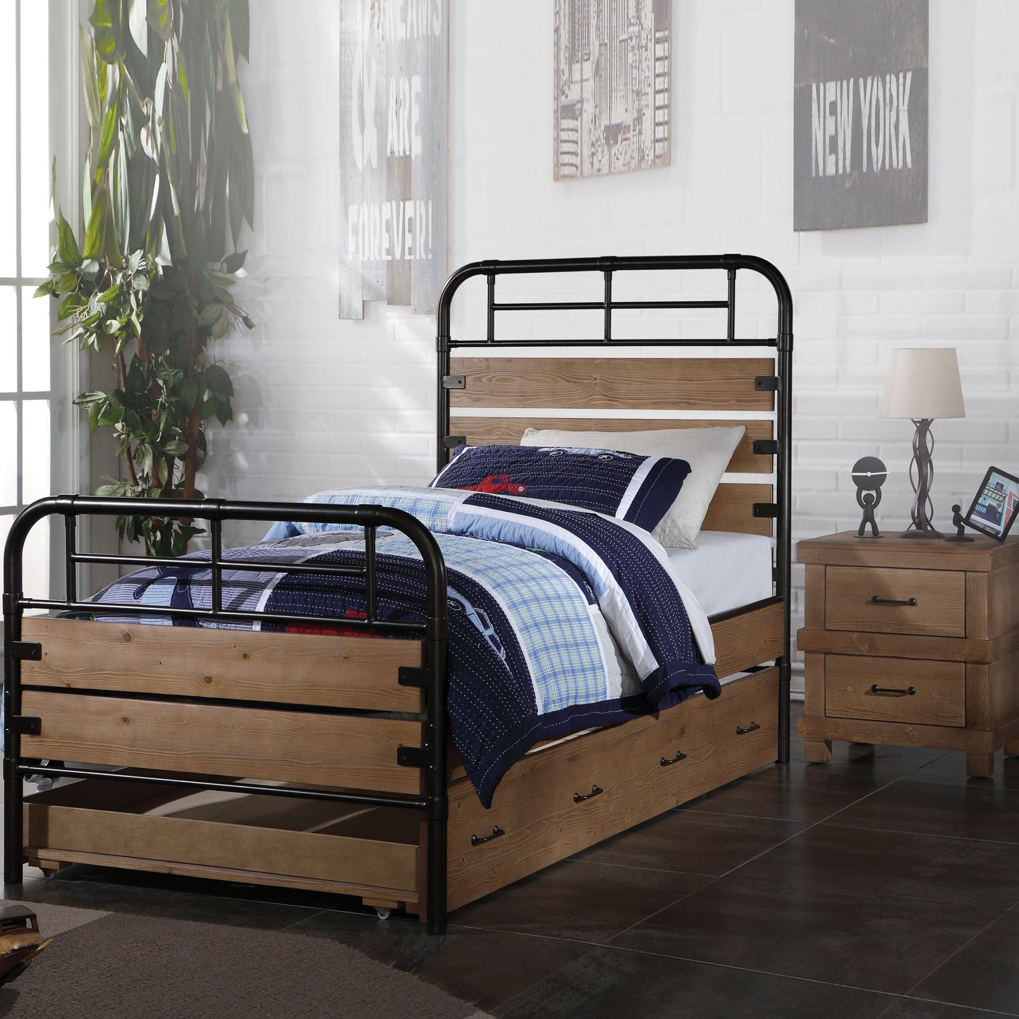 Antique Oak 2-drawer Nightstand