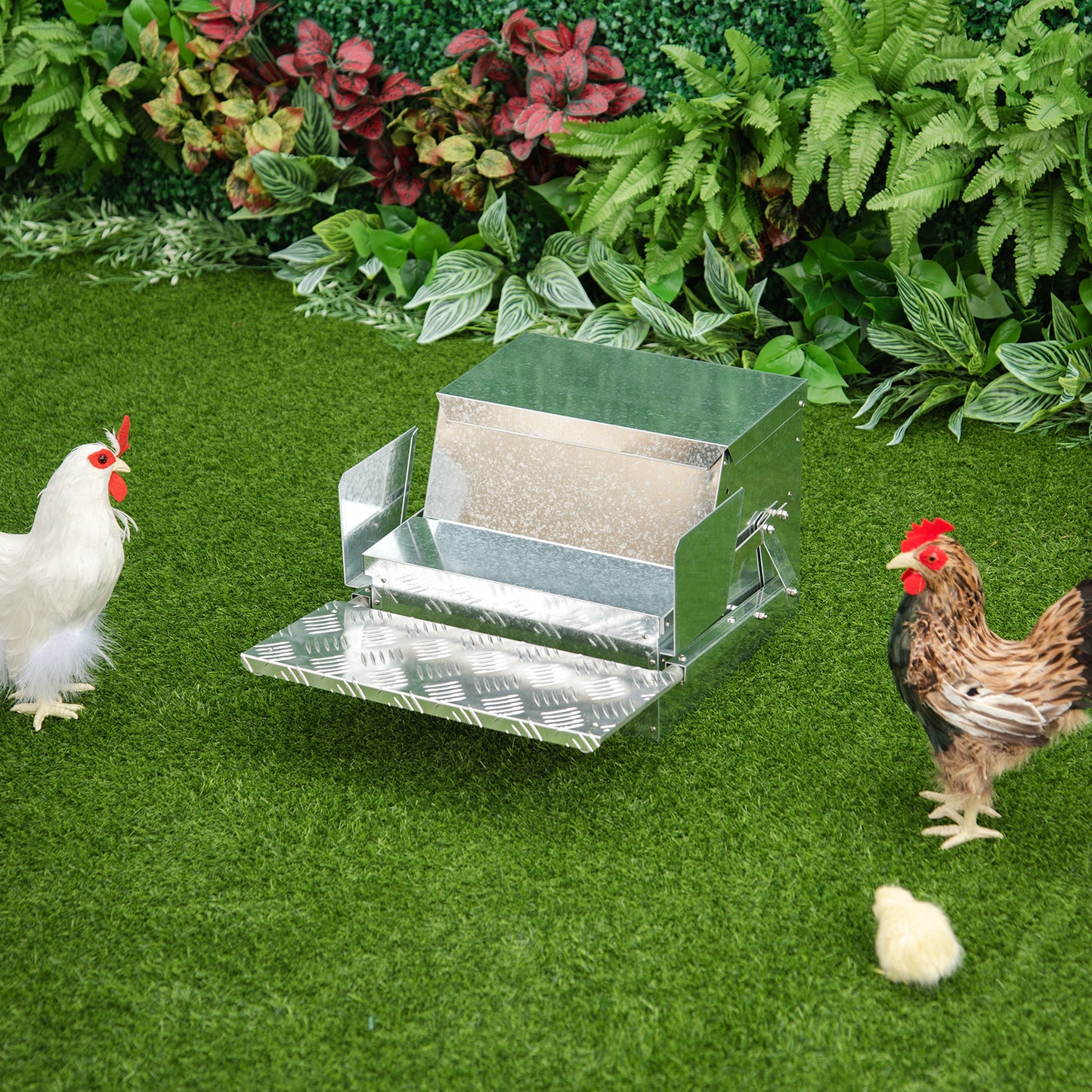 PawHut 30 lbs Capacity Automatic Chicken Poultry Feeder with a Galvanized Steel and Aluminium Build, Weatherproof Design