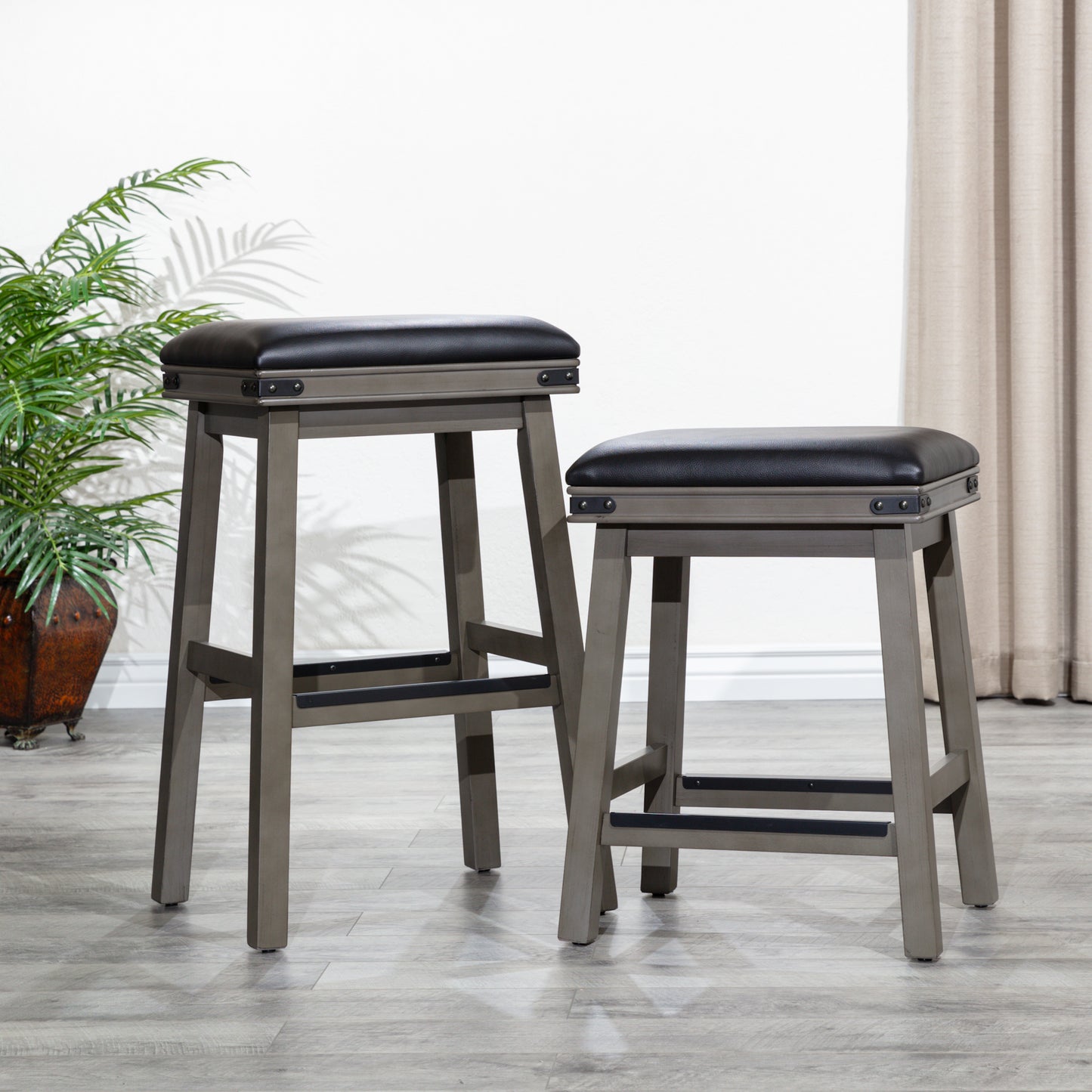 24" Counter Stool, Weathered Gray Finish, Black Leather Seat