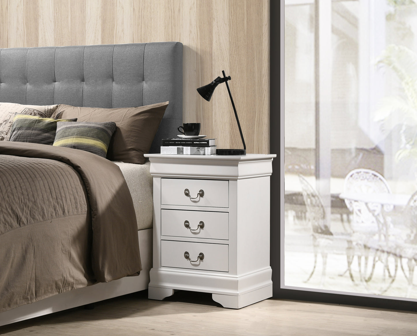 Charming White Traditional Nightstand