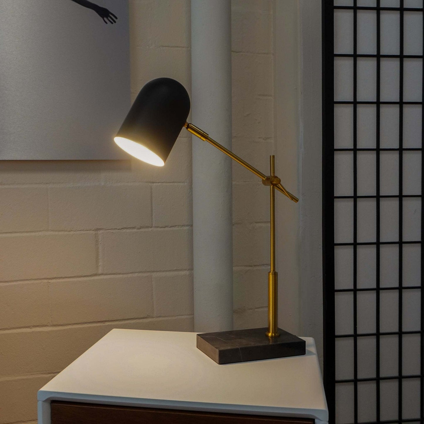 High Quality Hotel European Modern Bed Side nightstand Decorative Led Table/desk Lamp, Lumora Table Lamp - Black outer - White inner 110~120V