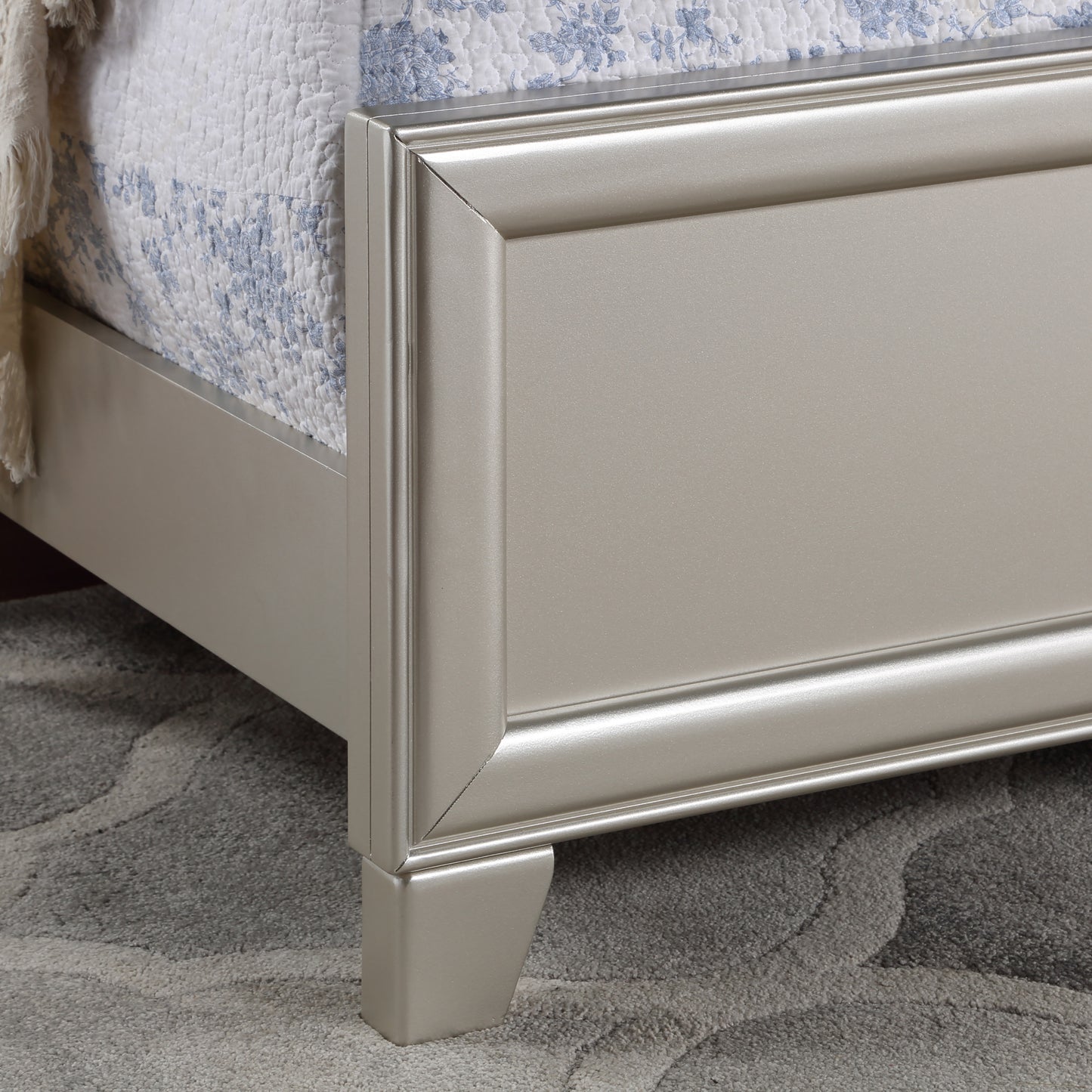 Omni - Queen Bed - Pearl Silver