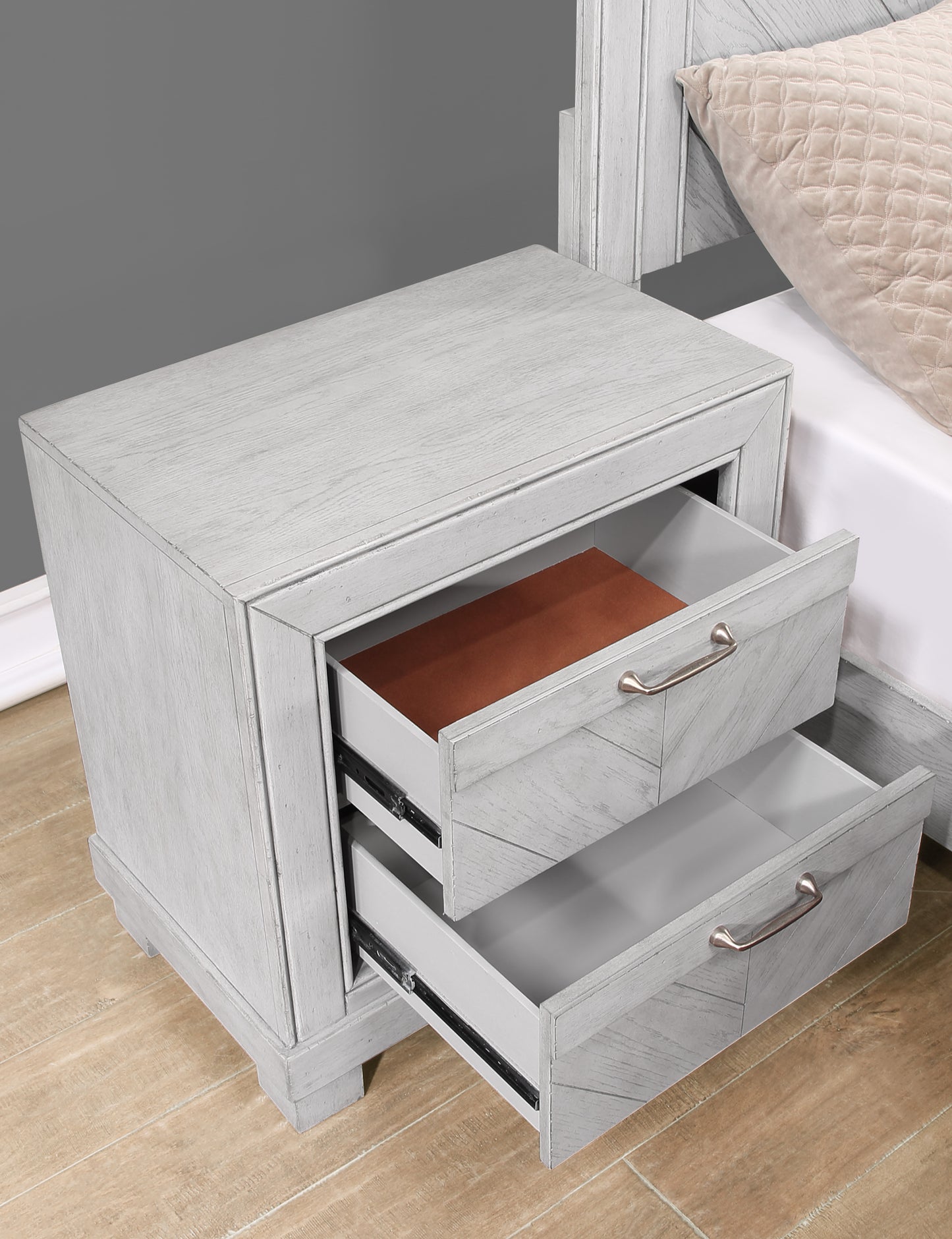 Montana - Nightstand - Pearl Silver
