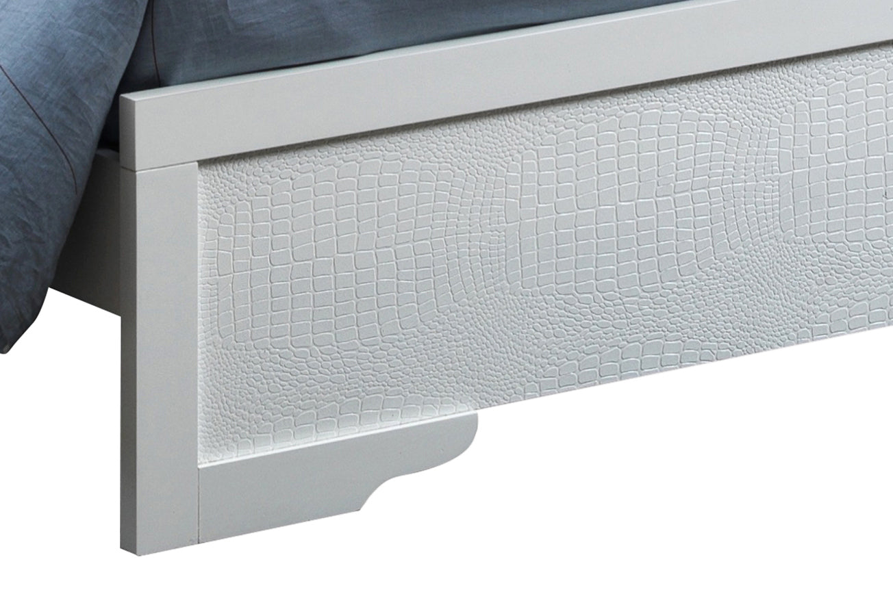 Elegant Transitional Full Bed In Silver Champagne