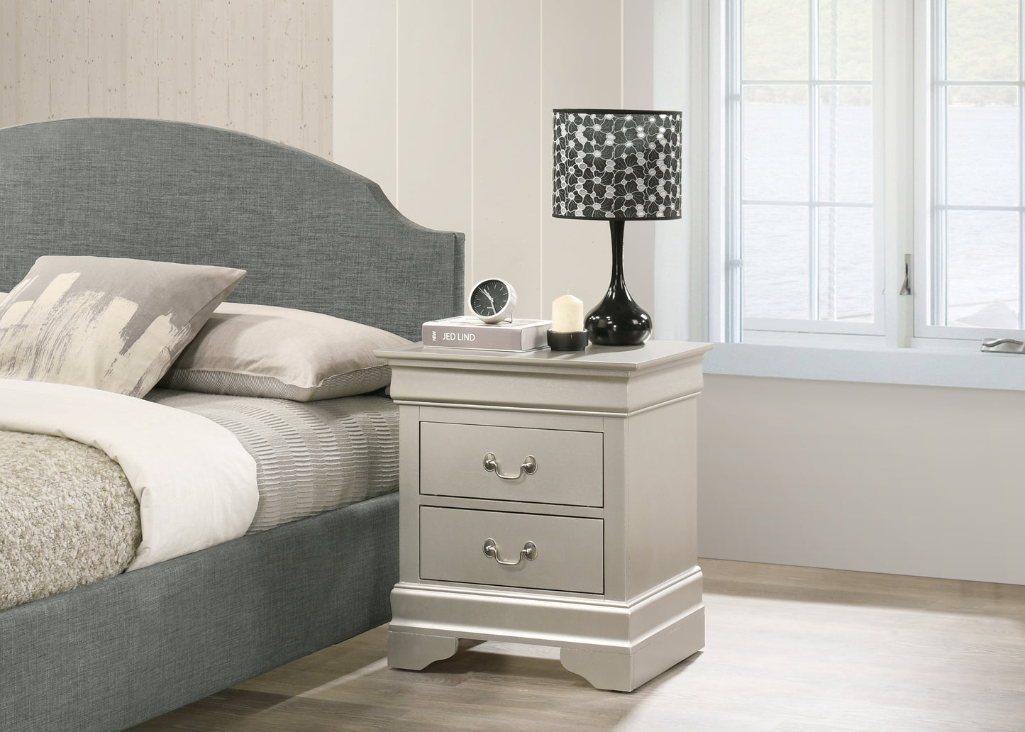 Elegant Traditional Nightstand In Silver Champagne