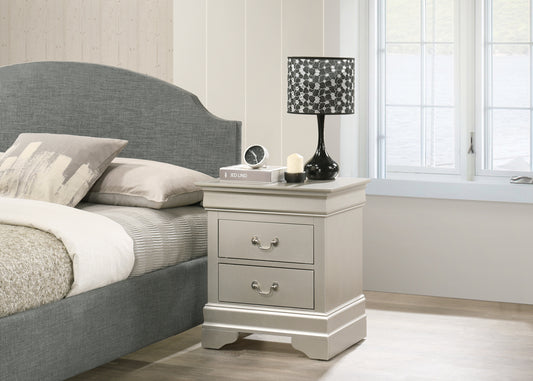 Elegant Traditional Nightstand In Silver Champagne