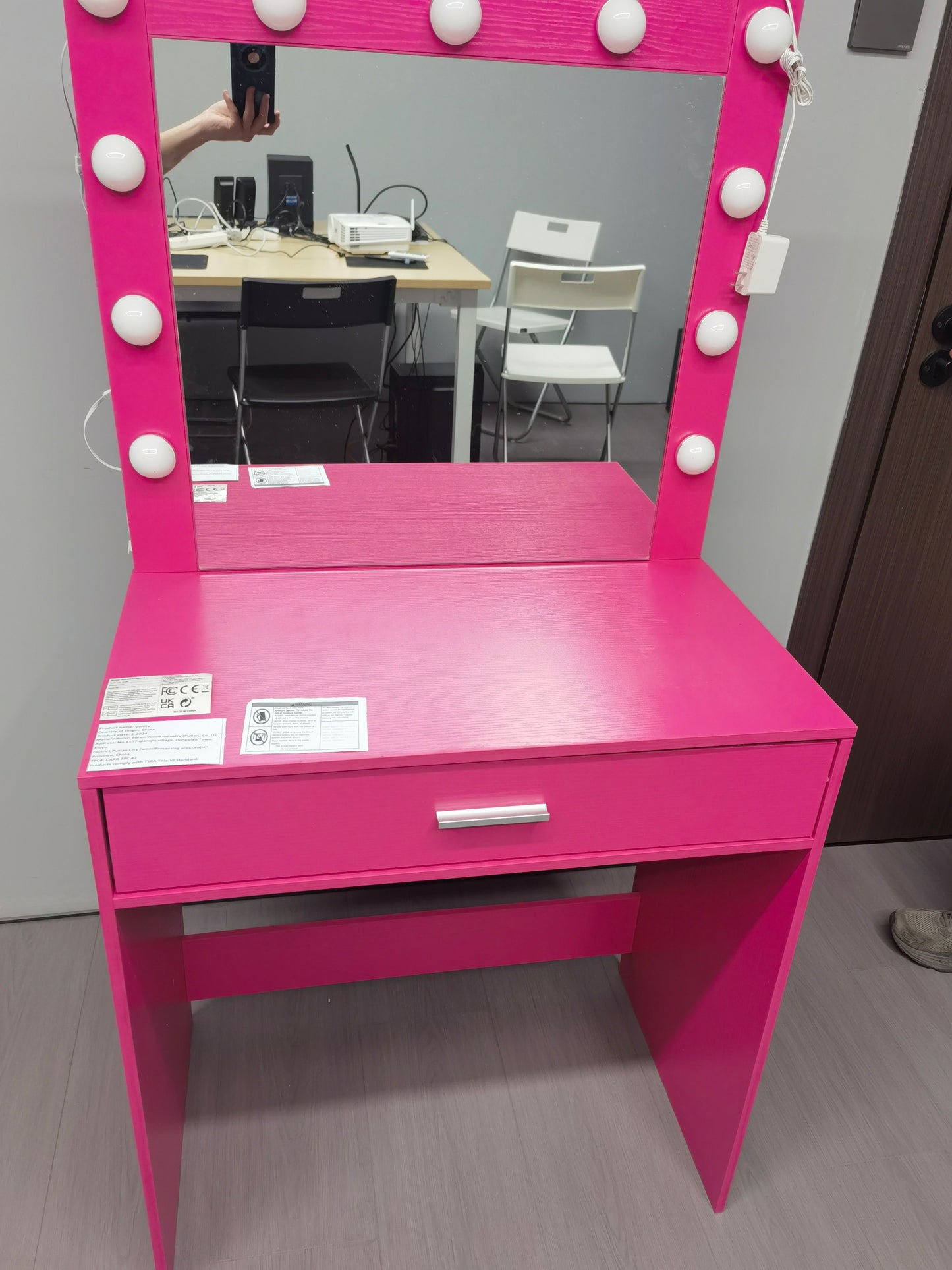 Vanity Desk with Mirror and Lights, Dressing Table with Large Drawer, 1 Level Storage Dresser & 3 Lighting Modes Adjustable Brightness, Suitable for Bedroom(Pink)